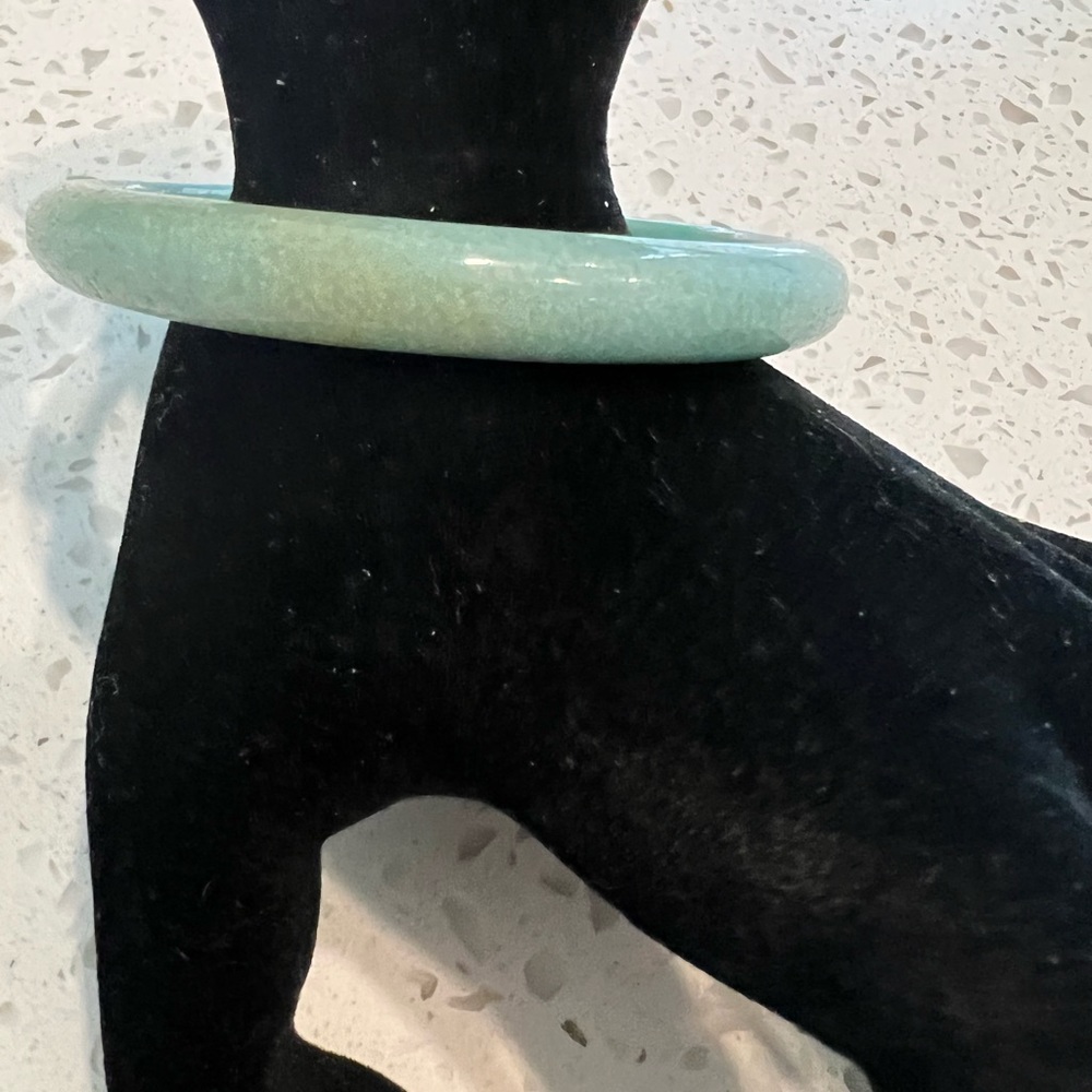 Jade bangle . - Picture 3 of 8